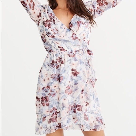 Abercrombie & Fitch Dresses & Skirts - Abercrombie & Fitch Floral Ruffely Dress